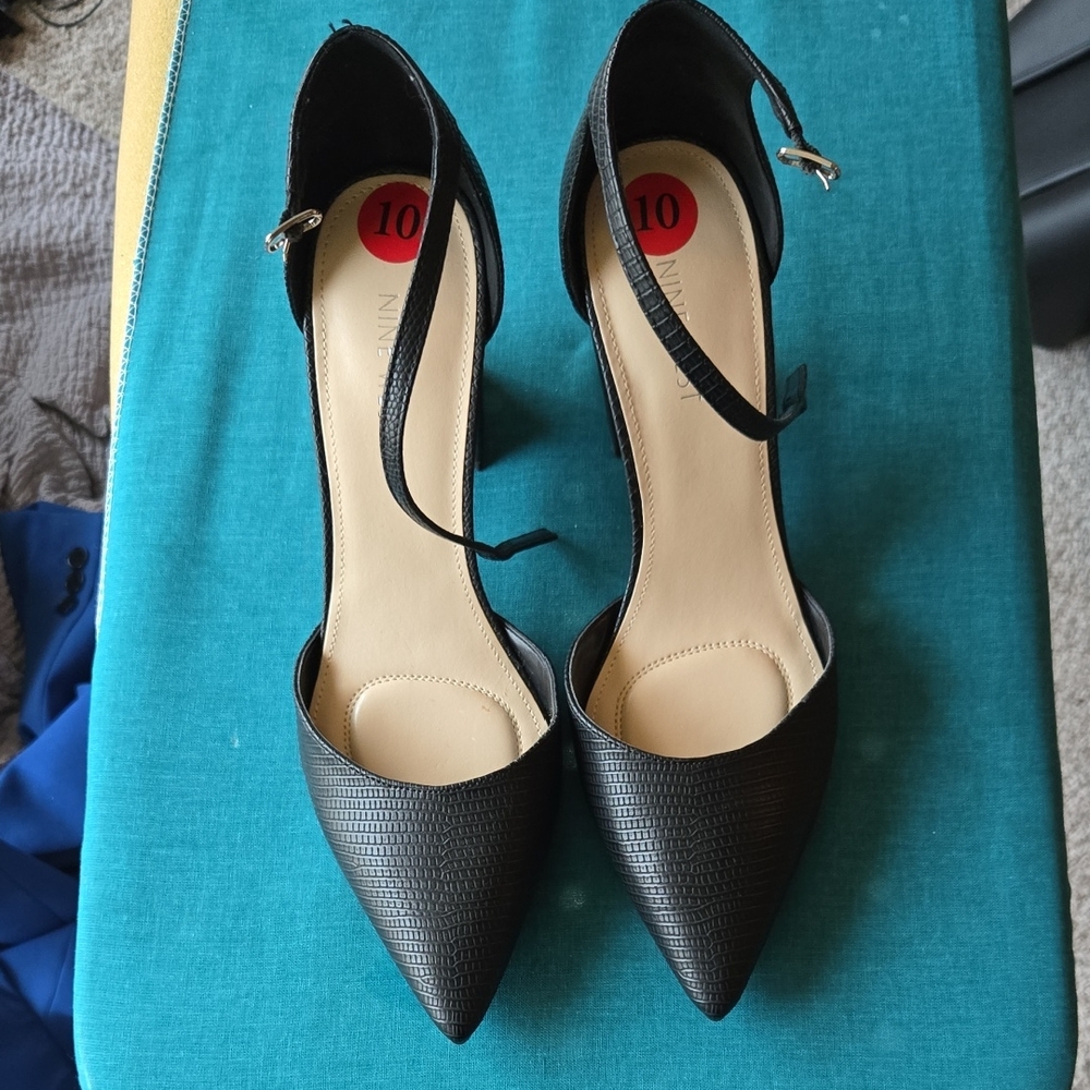 Nine West Black Ankle Strap Textured Heels